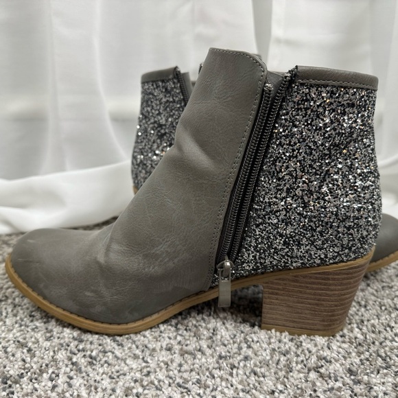 Sparkle Boots Size 9 - Picture 5 of 12
